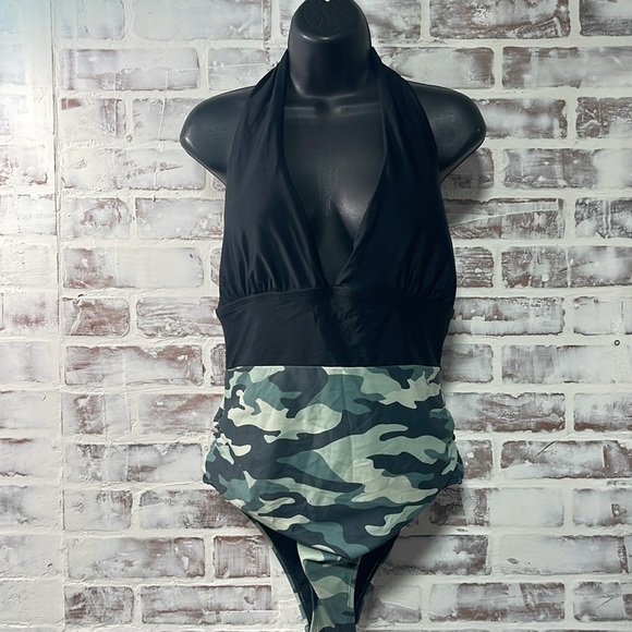 Camo halter swimsuit women’s large - Picture 5 of 7